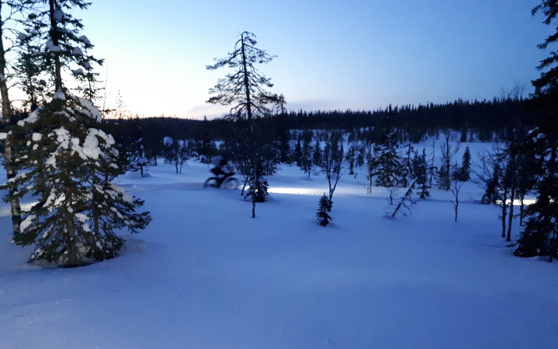 fat-biking-alone-sunset-snows-in-finland.jpeg