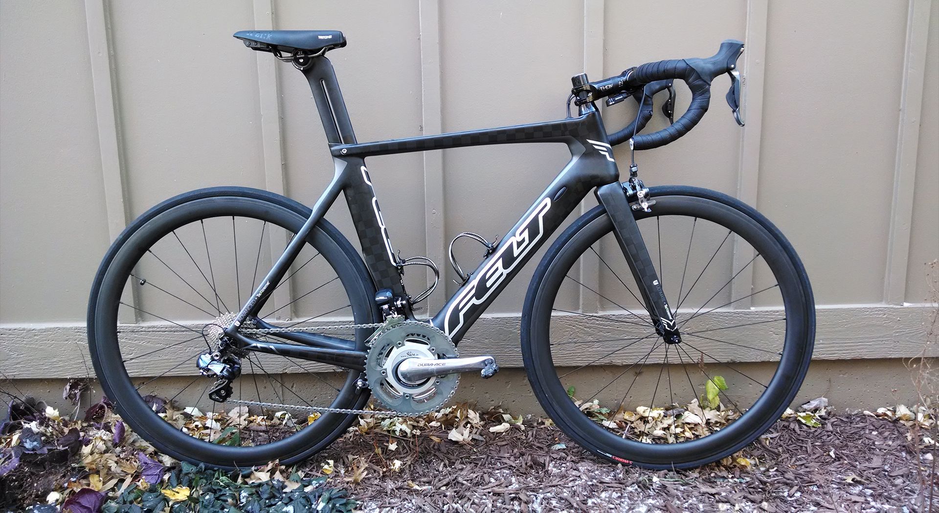 700c-carbon-fiber-wheels-rim-brake-on-felt-aero-bike.jpeg